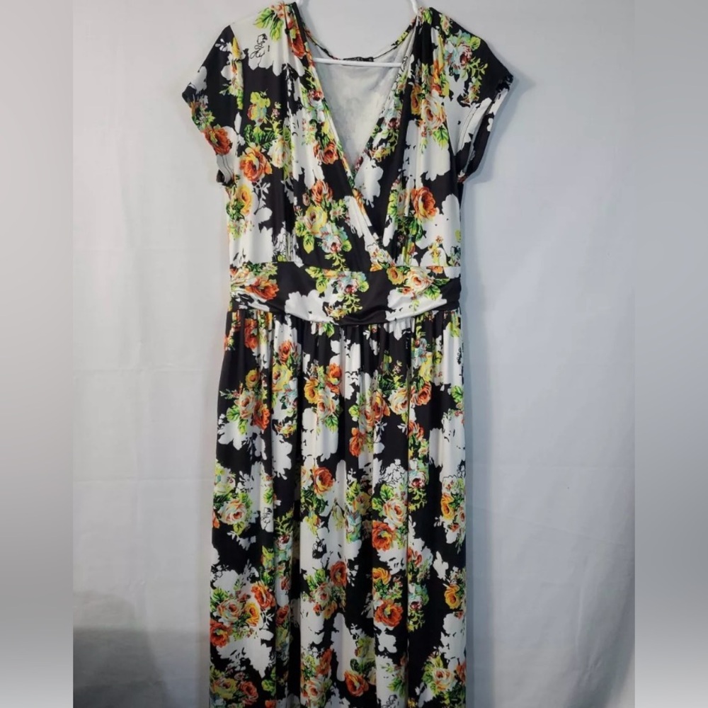 Floral Maxi Dress - Black and White